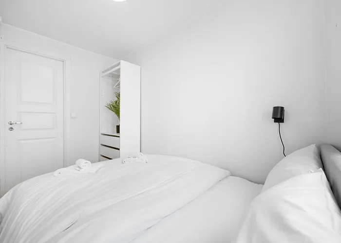 Homerentals - Behind Bryggen & Historic Cobblestone Streets - 2 Floor Renovated From February 2025 Lägenhetshotell Bergen
